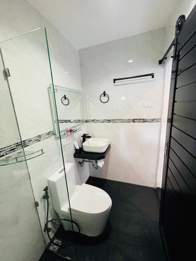 Thonglor Suites Hotel กรุงเทพมหานคร ภายนอก รูปภาพ