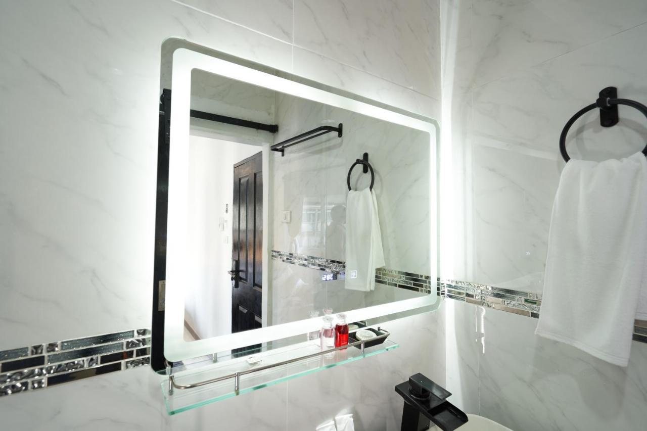 Thonglor Suites Hotel กรุงเทพมหานคร ภายนอก รูปภาพ