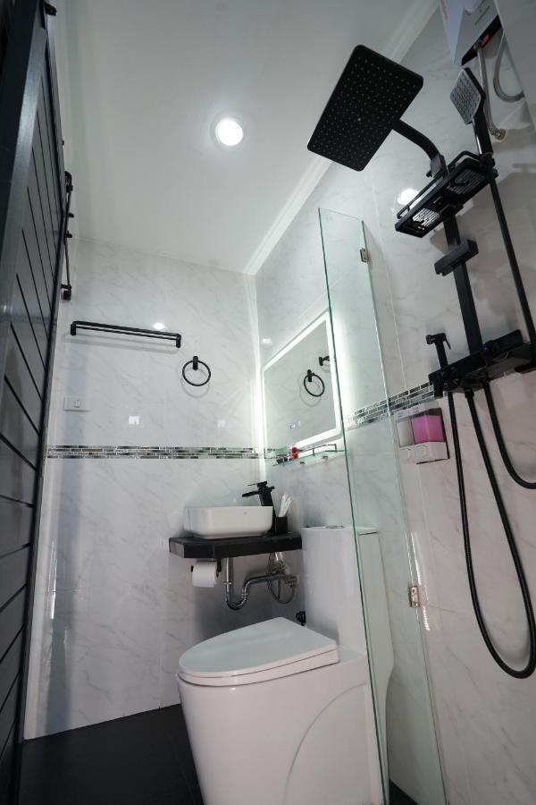 Thonglor Suites Hotel กรุงเทพมหานคร ภายนอก รูปภาพ