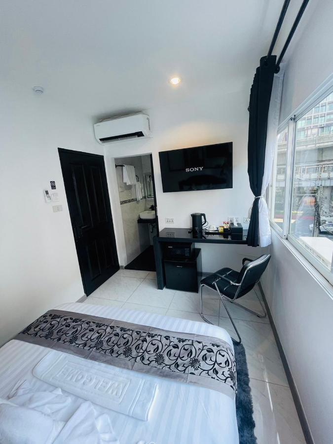 Thonglor Suites Hotel กรุงเทพมหานคร ภายนอก รูปภาพ