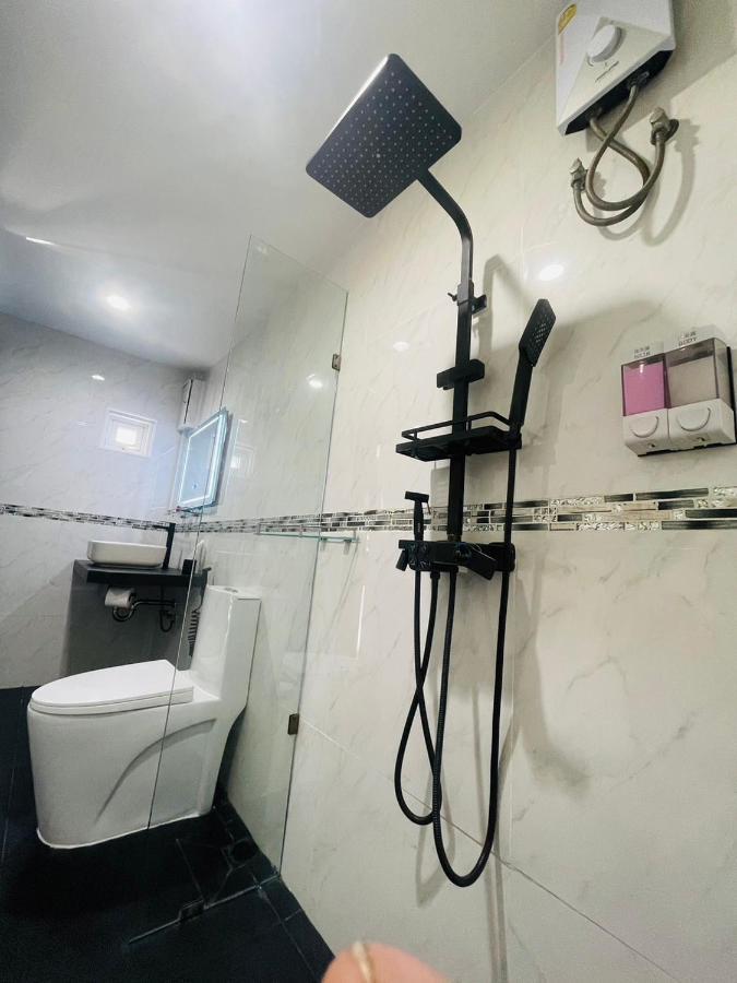 Thonglor Suites Hotel กรุงเทพมหานคร ภายนอก รูปภาพ