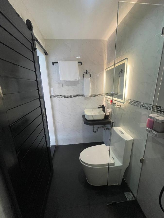 Thonglor Suites Hotel กรุงเทพมหานคร ภายนอก รูปภาพ