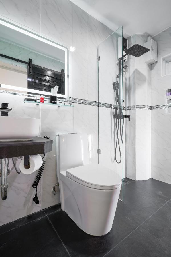Thonglor Suites Hotel กรุงเทพมหานคร ภายนอก รูปภาพ
