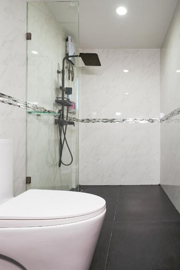 Thonglor Suites Hotel กรุงเทพมหานคร ภายนอก รูปภาพ